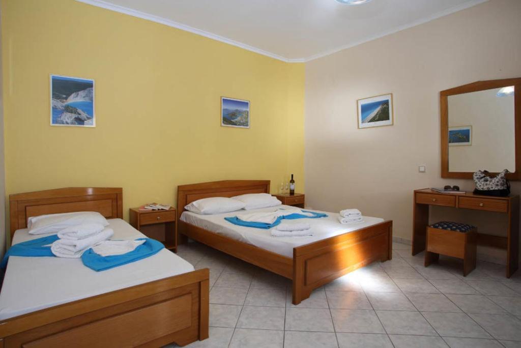 Theocharis Bros - Studios Apartments Áyios Nikítas 외부 사진