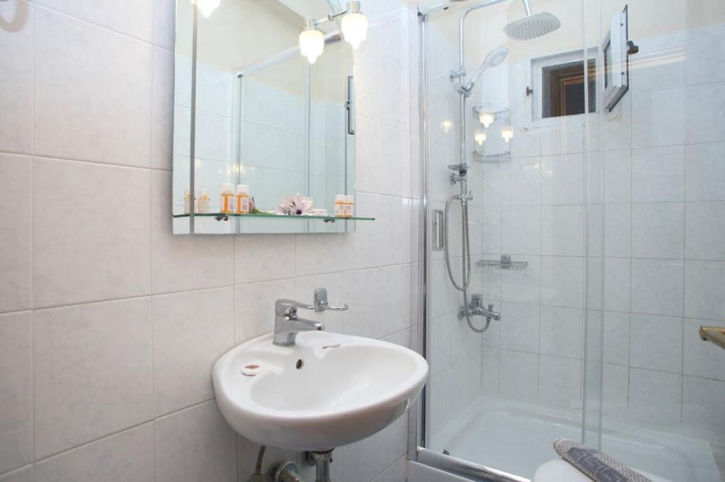 Theocharis Bros - Studios Apartments Áyios Nikítas 외부 사진