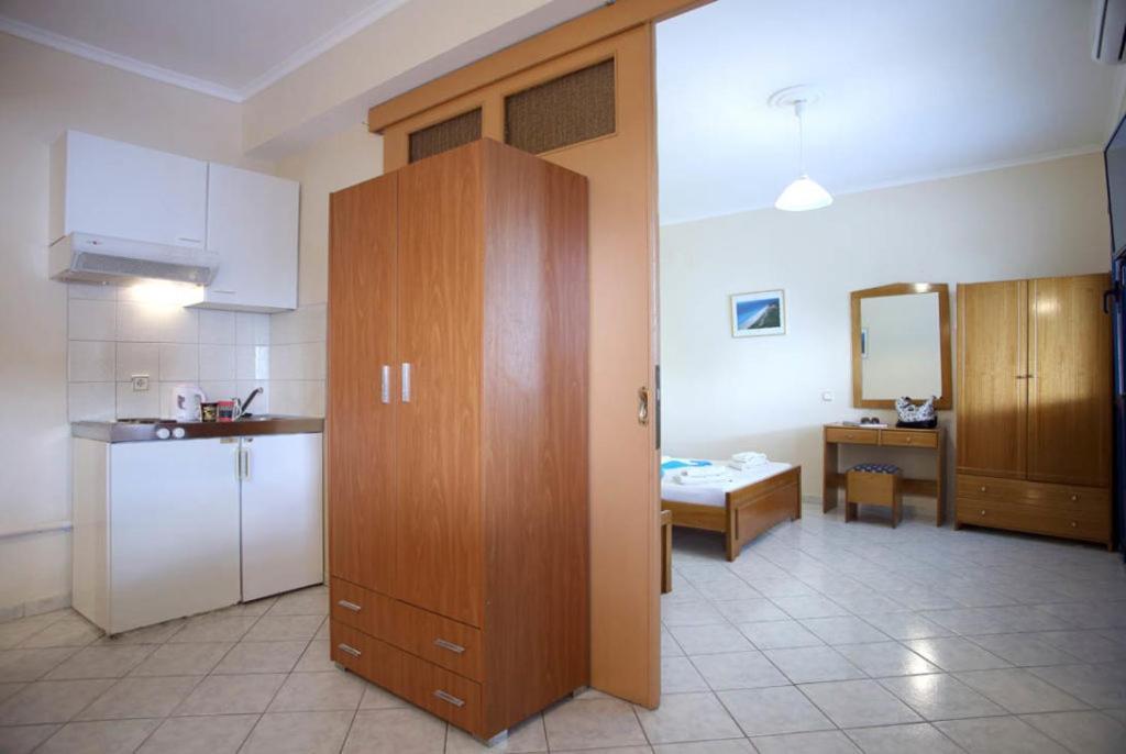 Theocharis Bros - Studios Apartments Áyios Nikítas 외부 사진